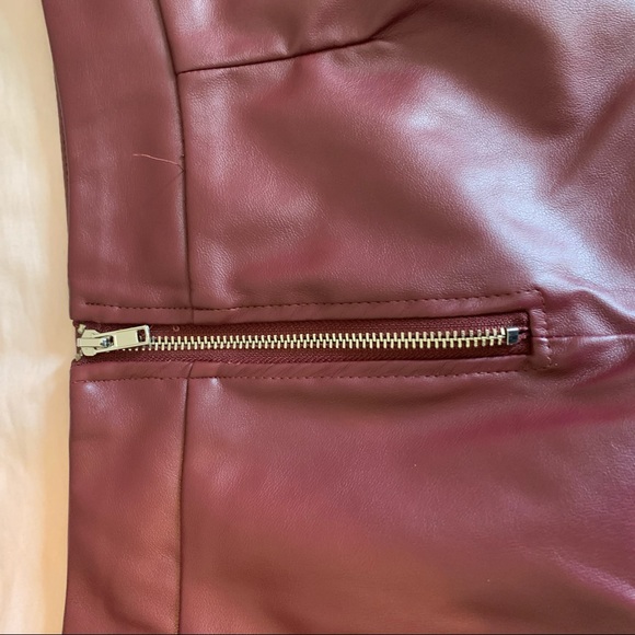 Burgundy miniskirt - Picture 4 of 5